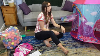 Rachel Ballinger feet photo thumbnail