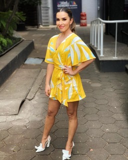 Laura González feet photo thumbnail