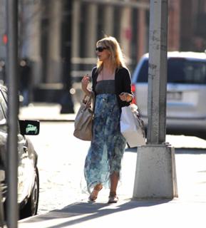 Sarah Michelle Gellar feet photo thumbnail