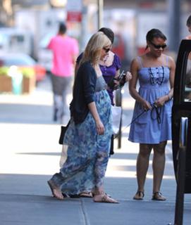 Sarah Michelle Gellar feet photo thumbnail