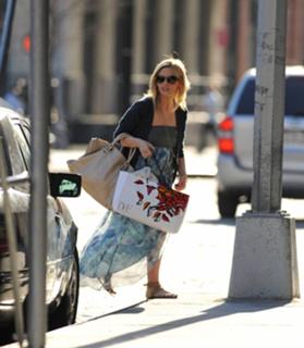 Sarah Michelle Gellar feet photo thumbnail