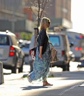 Sarah Michelle Gellar feet photo thumbnail