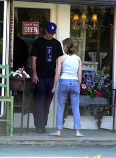 Sarah Michelle Gellar feet photo thumbnail