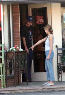 Sarah Michelle Gellar feet photo thumbnail
