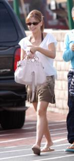 Sarah Michelle Gellar feet photo thumbnail