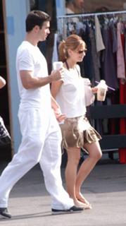Sarah Michelle Gellar feet photo thumbnail
