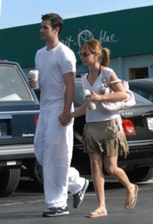 Sarah Michelle Gellar feet photo thumbnail