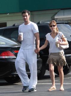Sarah Michelle Gellar feet photo thumbnail