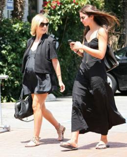 Sarah Michelle Gellar feet photo thumbnail