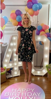 Holly Willoughby feet photo thumbnail