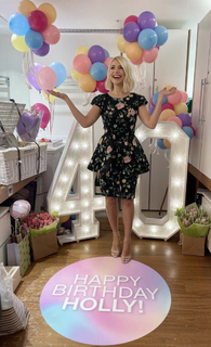 Holly Willoughby feet photo thumbnail
