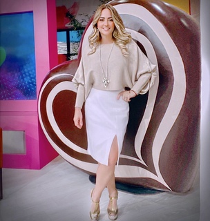 Andrea Legarreta feet photo thumbnail