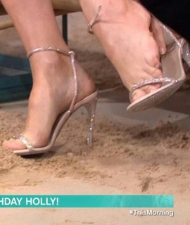 Holly Willoughby feet photo thumbnail