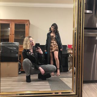 Laura Marano feet photo thumbnail