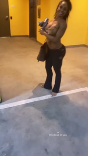 Qimmah Russo feet photo thumbnail