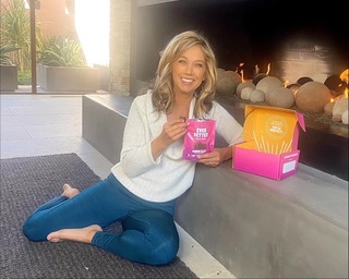 Denise Austin feet photo thumbnail