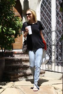 Lindsay Lohan feet photo thumbnail