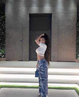 Kylie Jenner feet photo thumbnail