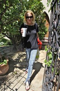 Lindsay Lohan feet photo thumbnail