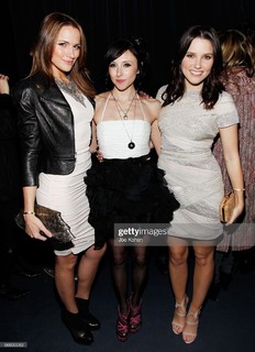 Sophia Bush feet photo thumbnail