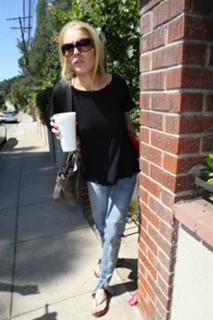 Lindsay Lohan feet photo thumbnail