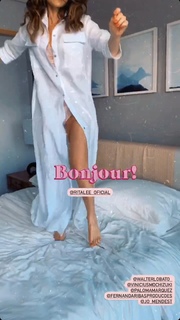 Mariana Ximenes feet photo thumbnail