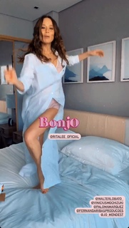 Mariana Ximenes feet photo thumbnail