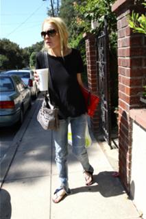 Lindsay Lohan feet photo thumbnail
