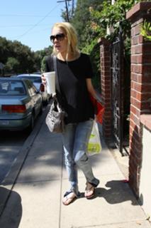 Lindsay Lohan feet photo thumbnail