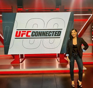 Megan Olivi feet photo thumbnail