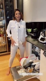 Klaudia Halejcio feet photo thumbnail