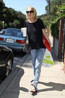 Lindsay Lohan feet photo thumbnail