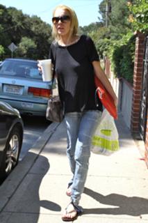 Lindsay Lohan feet photo thumbnail