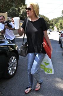 Lindsay Lohan feet photo thumbnail