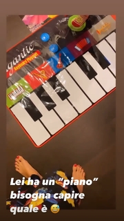 Caterina Balivo feet photo thumbnail