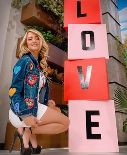 Andrea Legarreta feet photo thumbnail