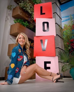 Andrea Legarreta feet photo thumbnail