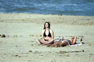 Liv Tyler feet photo thumbnail