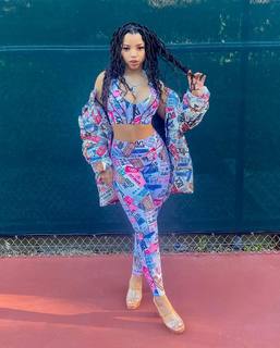 Chloe Bailey feet photo thumbnail