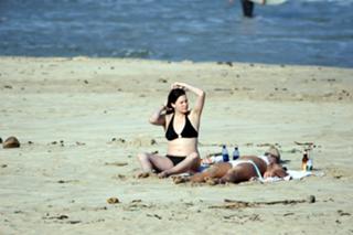 Liv Tyler feet photo thumbnail