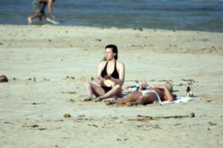 Liv Tyler feet photo thumbnail