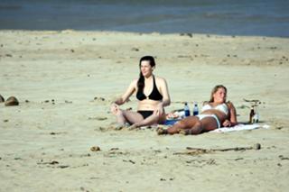 Liv Tyler feet photo thumbnail