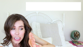 Brittani Taylor feet photo thumbnail