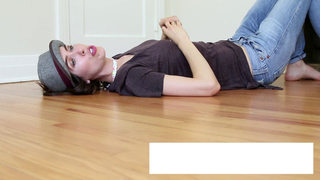 Brittani Taylor feet photo thumbnail
