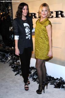 Liv Tyler feet photo thumbnail