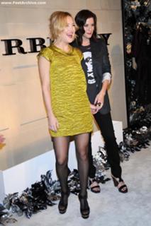 Liv Tyler feet photo thumbnail