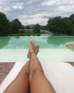 Nicole Neumann feet photo thumbnail