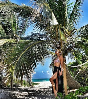 Nicole Neumann feet photo thumbnail