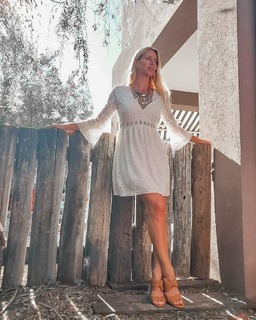Nicole Neumann feet photo thumbnail