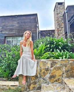 Nicole Neumann feet photo thumbnail